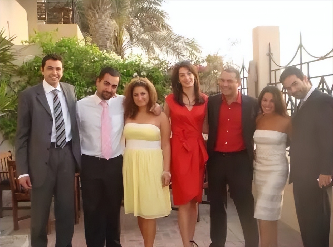 最美律师艾莫：打败21位情敌让奥巴马作证，治好恐婚症奥斯卡影帝