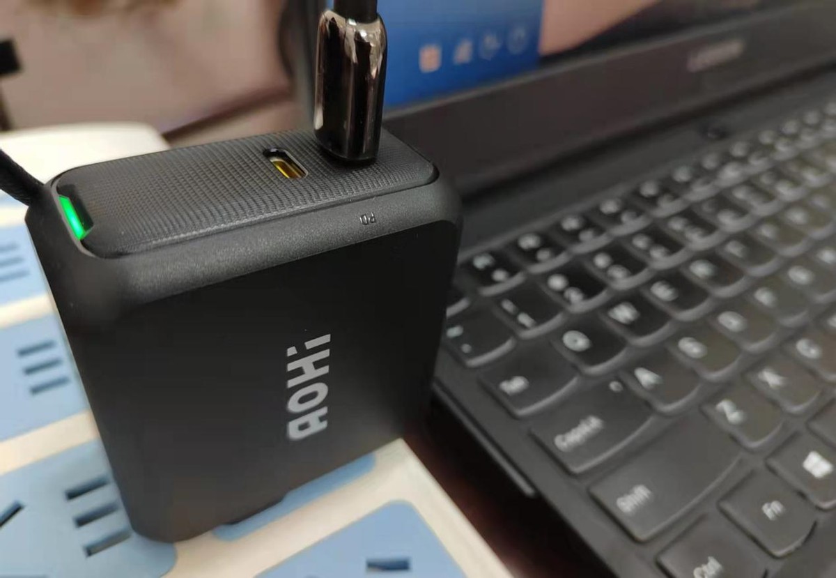 Aohi Magcube 100W氮化镓|饼干大小的100W快充，让你工作生活两不误
