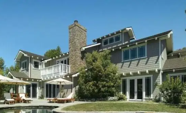 华谊王氏兄弟两人，挥金如土时有多辉煌，人走茶凉后就有多落魄