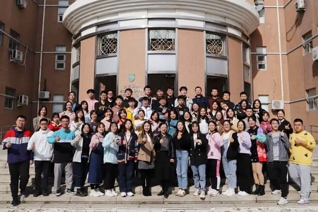 贵州神童13岁考上985，茅台承诺资助4年费用，为何仅1年就停了？