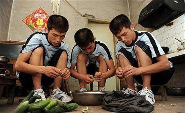 山东三胞胎同时考上211高校，十年后同时成婚：爷爷盼着抱重孙