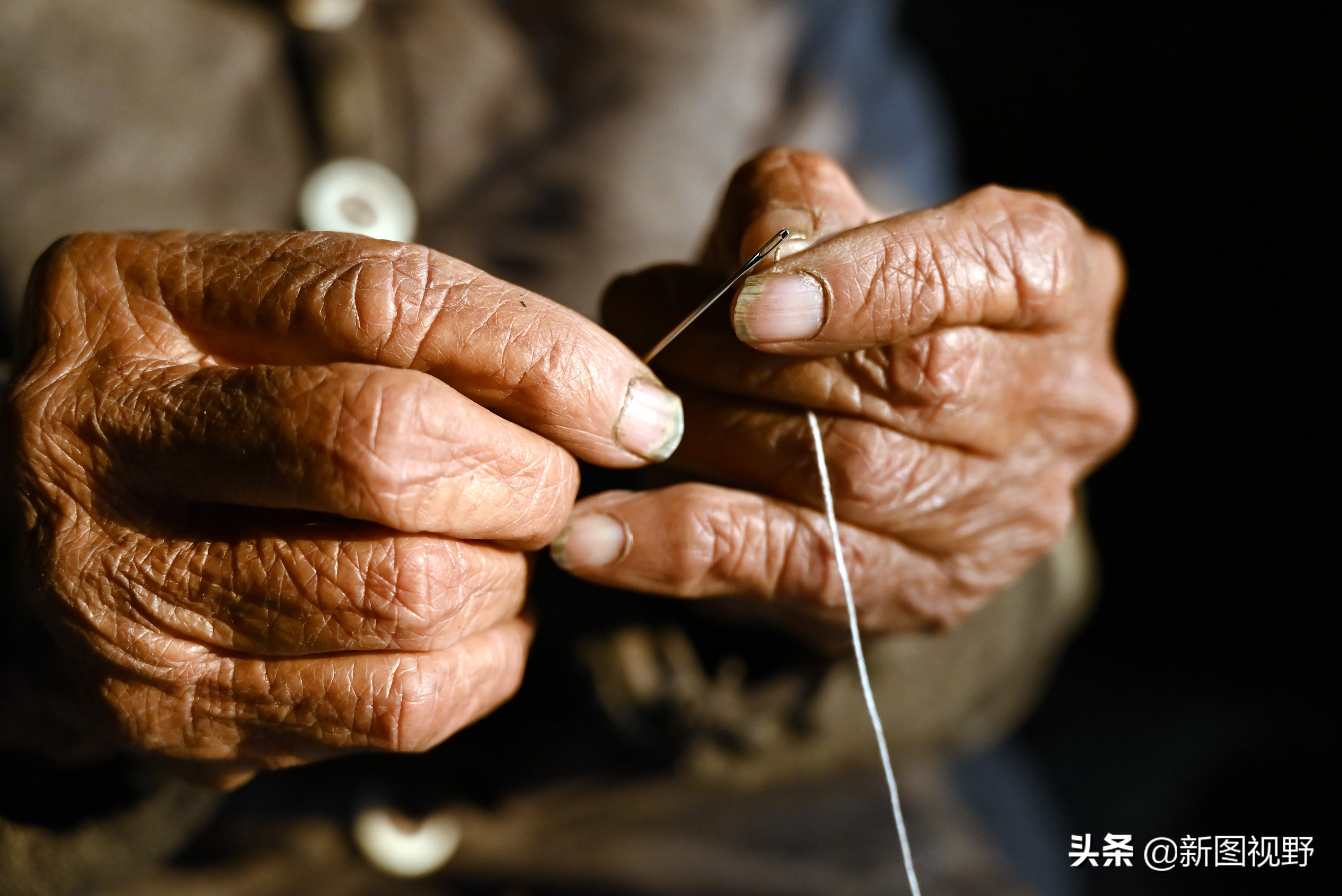 102岁奶奶，爱吃1种荤菜，63岁儿子透露3个长寿原因，看看是啥