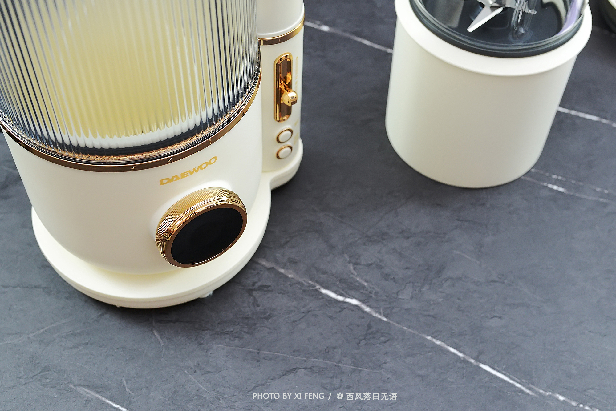 夏日续命，幸福感绝绝子！大宇轻音破壁机：夜半榨果汁，想喝就喝