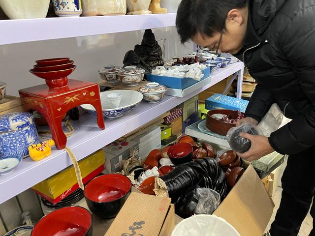 买旧物也上瘾：逛不够的古玩市场，新发现的日瓷仓库