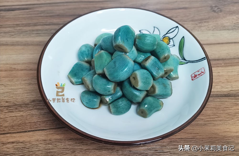 快腊八了，80奶奶教我泡腊八蒜，记住3放3窍门，蒜瓣碧绿咋吃都香