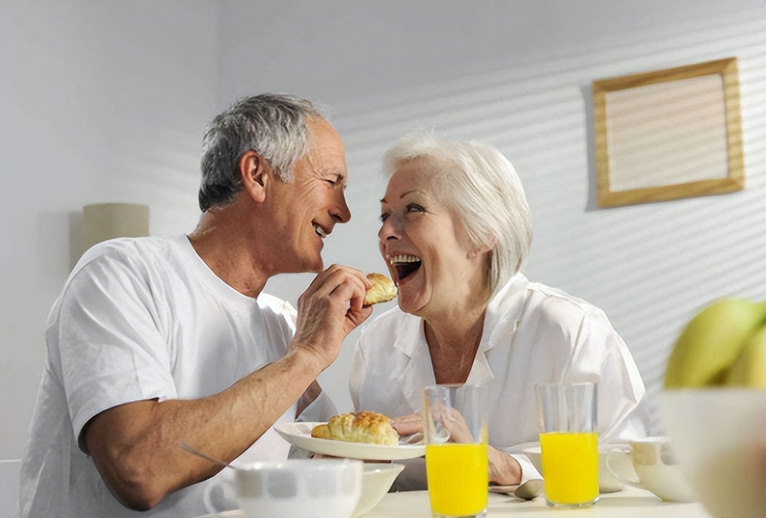 提醒中老年人：會吃比補更重要，常吃這5種食物，身體有勁氣色好