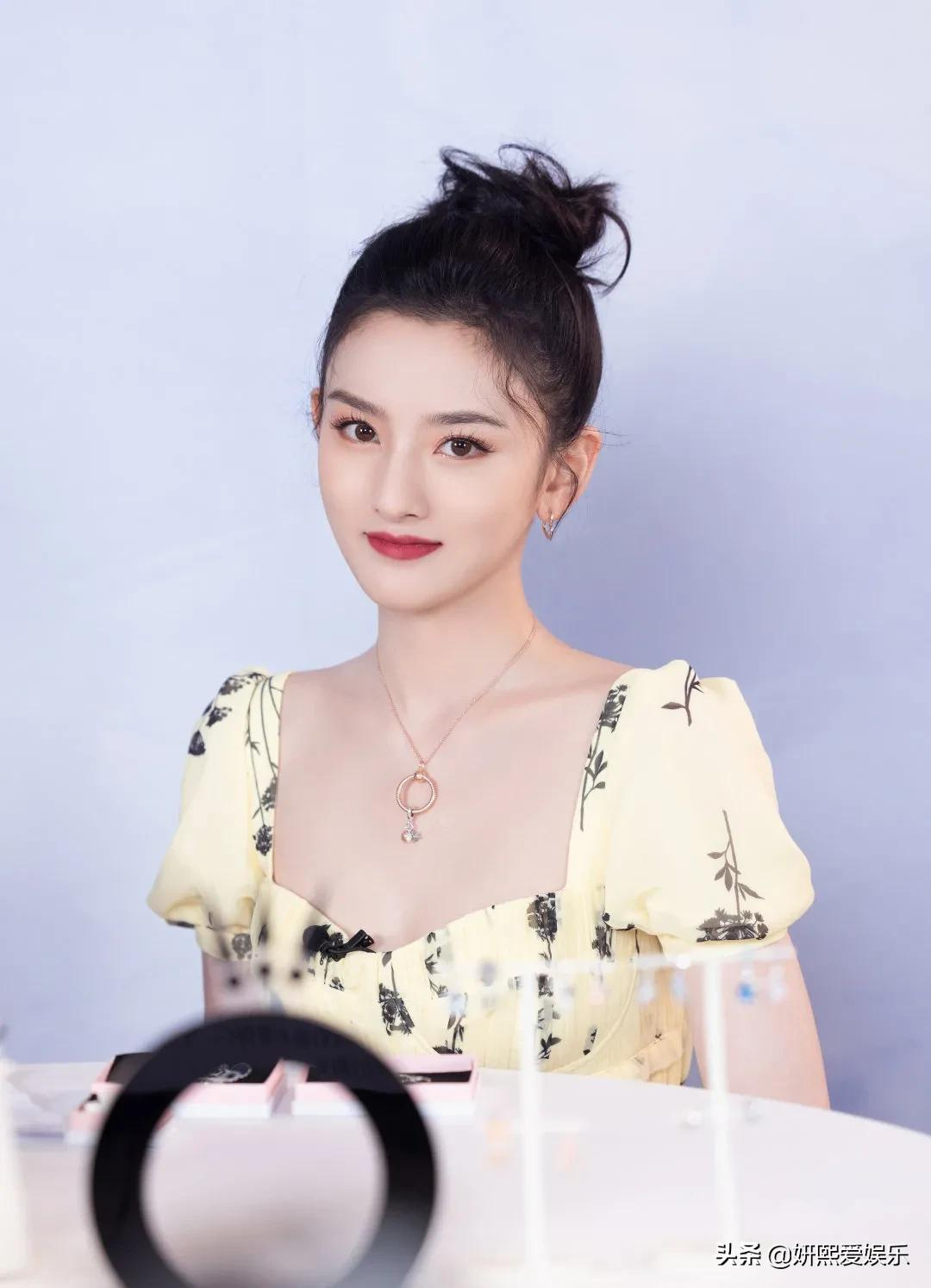 宋祖儿，清纯甜美，漂亮可爱