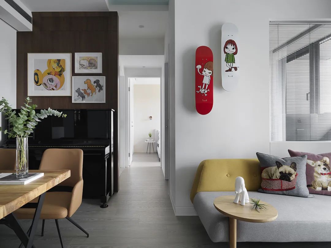 56平小户型设计，玻璃隔断加色彩运用，维系简洁且连贯的穿透视野