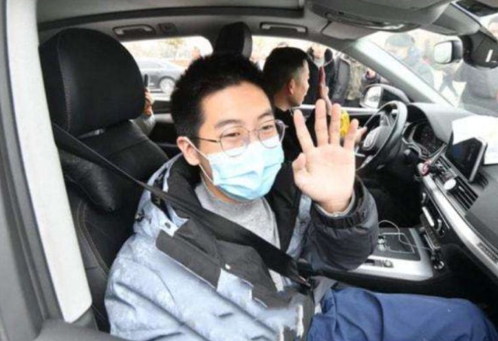 “离别是为了下一次相见”，班主任深情告别孙卓，看了叫人感伤