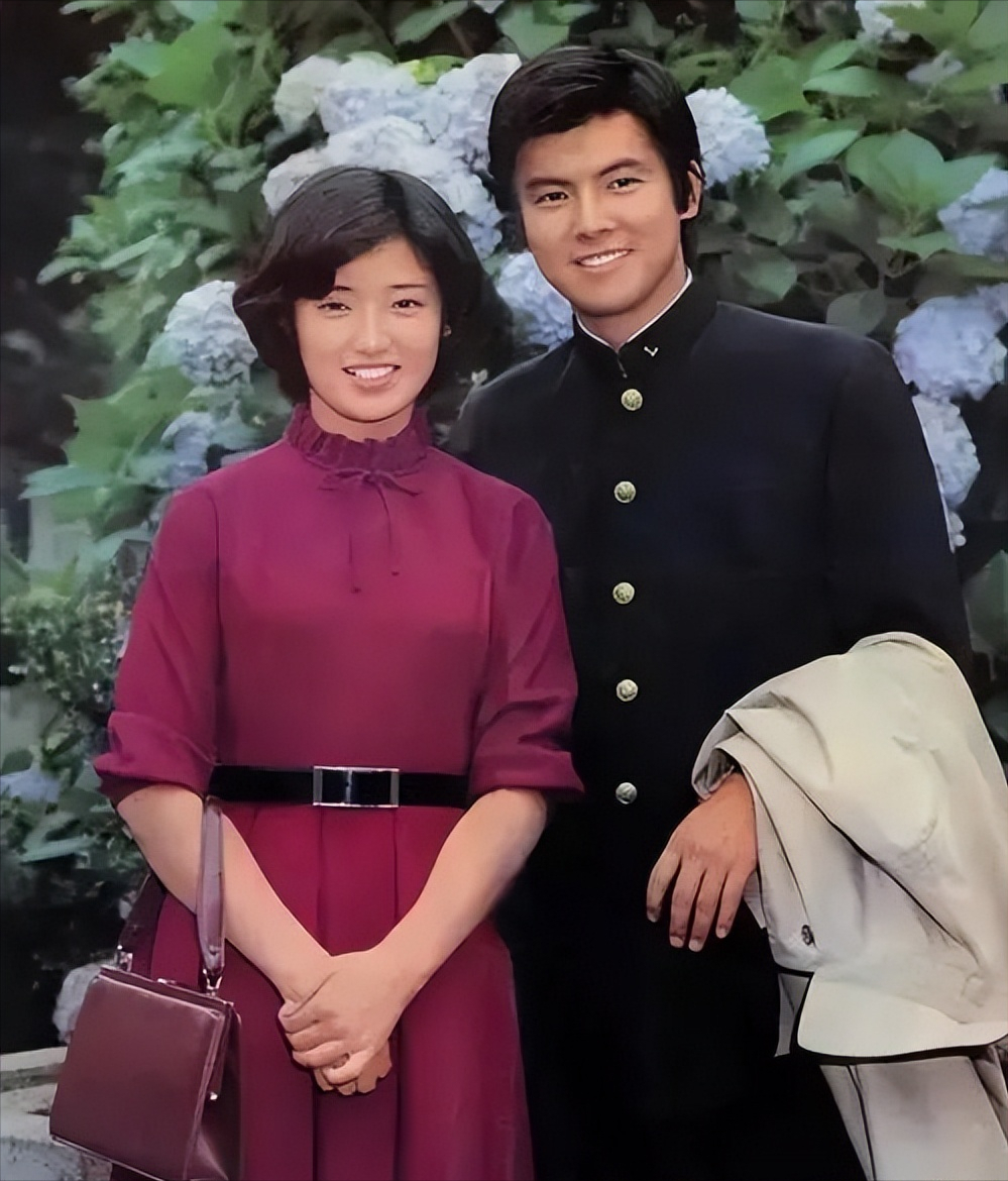 看了山口百惠的春夏穿搭，才发现：再过40年，你穿衣也不如她时髦