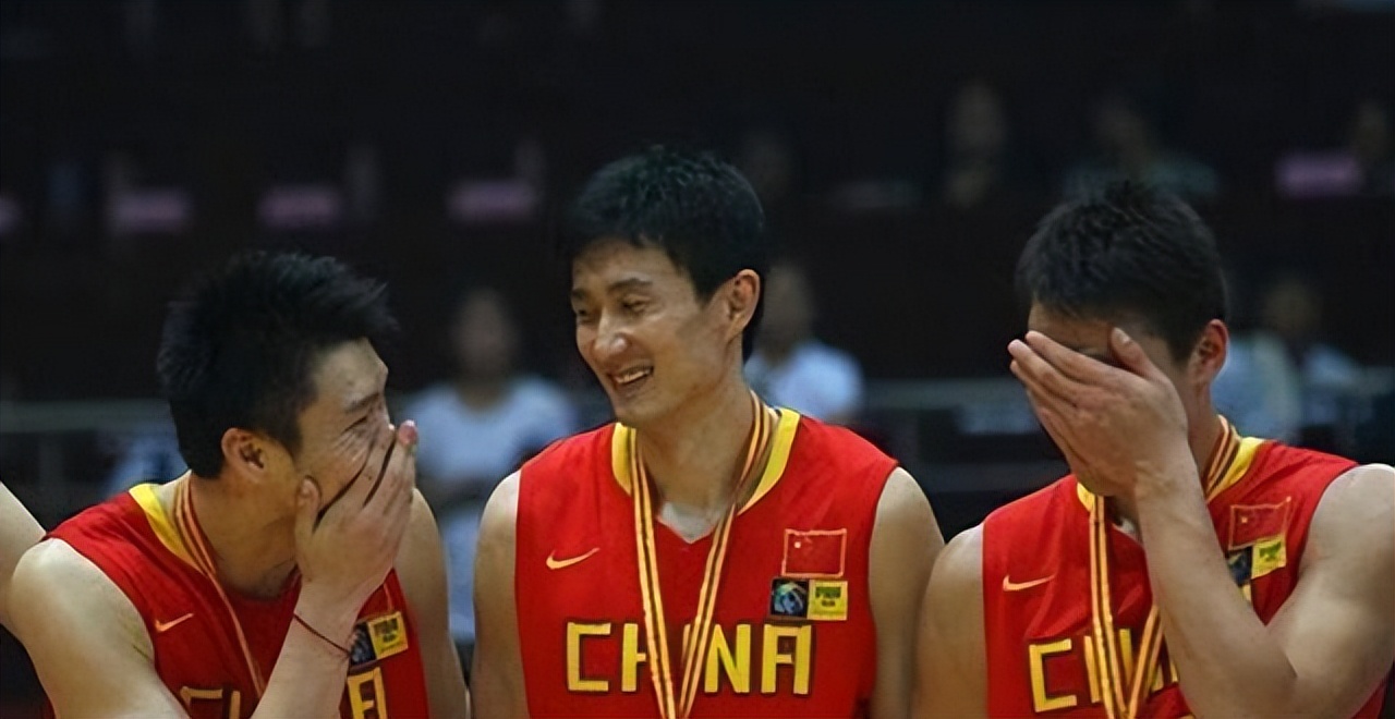 最强nba中国球员有哪些(中国男篮最强的十名球员，易建联难以抗衡姚郅，三分王李楠)