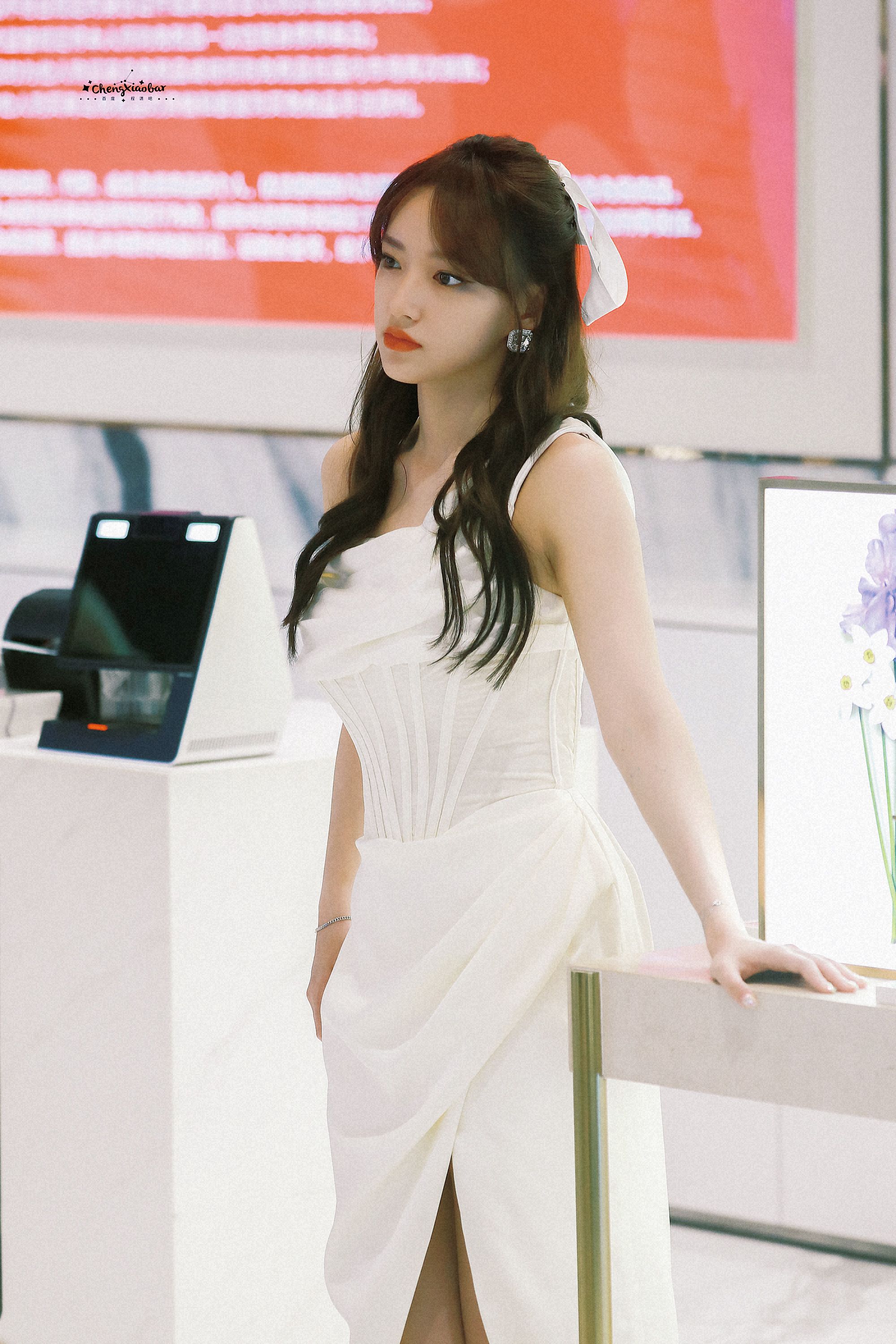 程潇白色露肩长礼服活动照合集