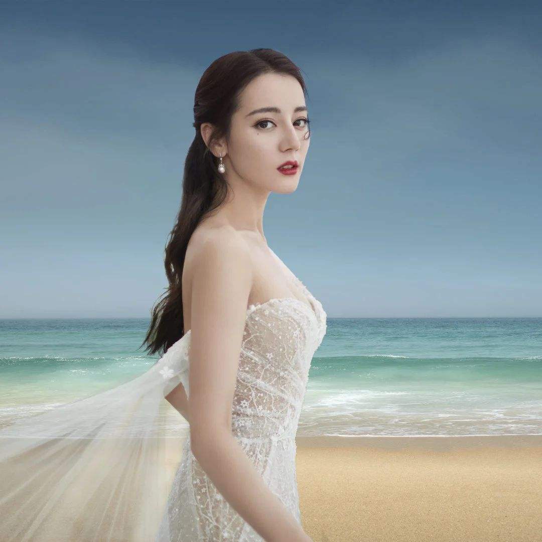 人间精灵热巴，一个把“摇曳生姿”完美诠释的女人