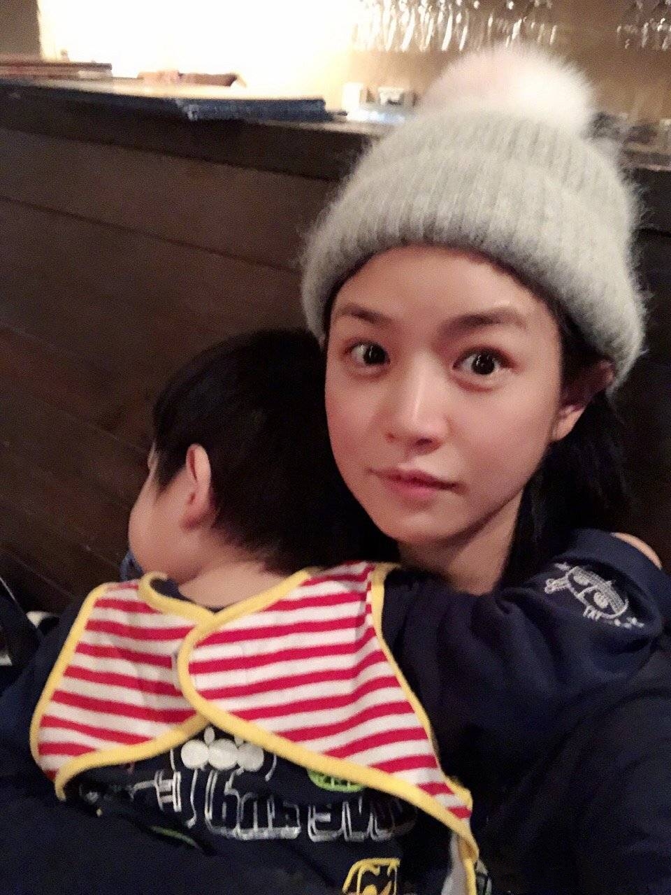 陈妍希发布新歌mv，儿子正脸首次曝光，小星星眉清目秀像爸爸陈晓