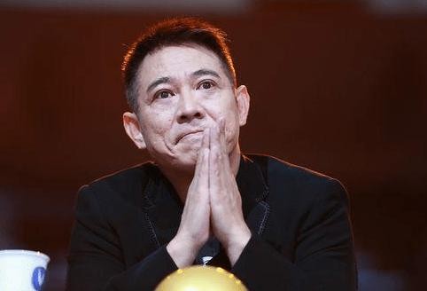 7位“被顽疾缠身”的明星，一个比一个有钱，却难逃病痛的折磨