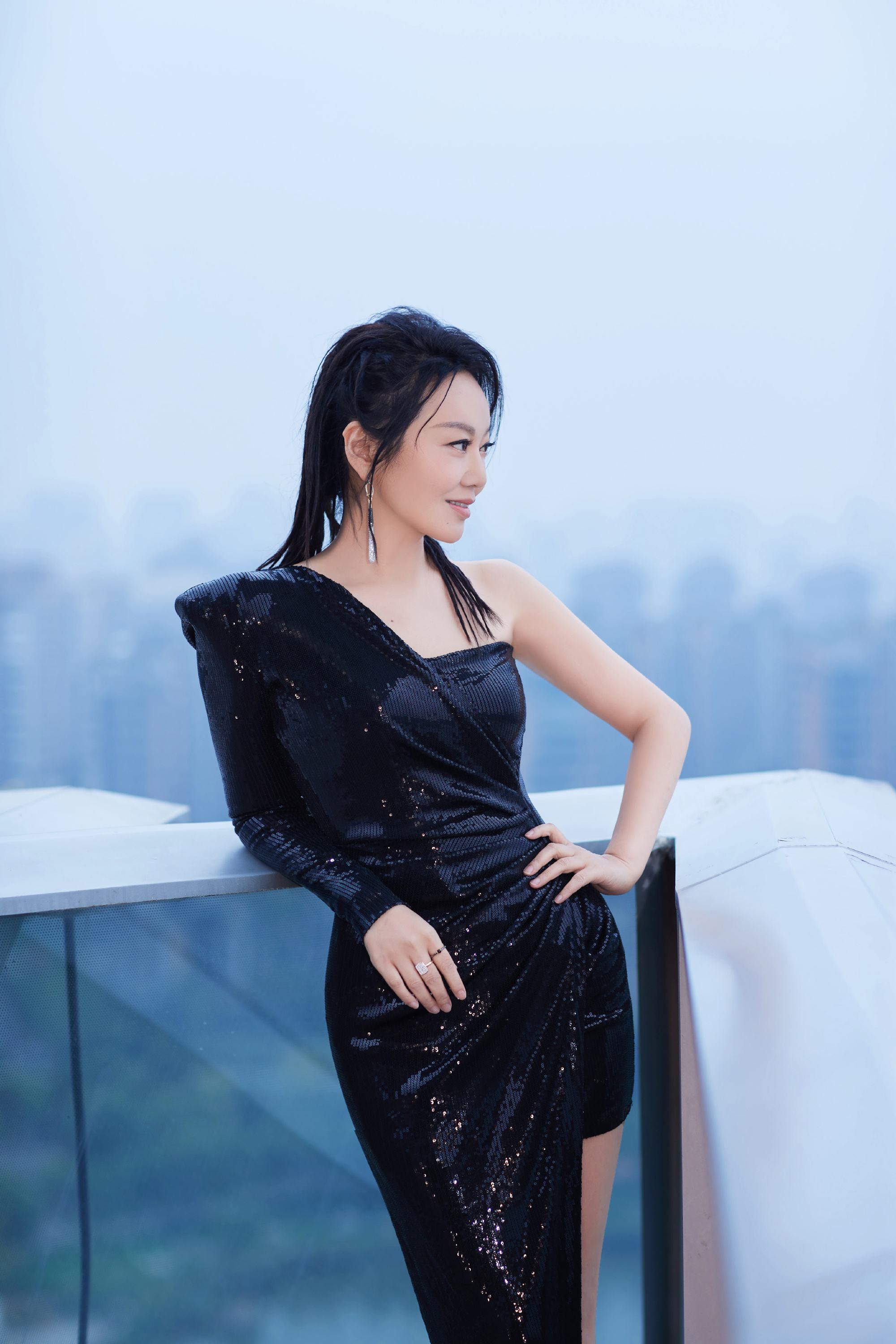 闫妮的老公是谁闫妮的老公邹伟现况如何