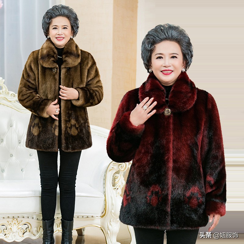 过年回家时，送给奶奶几款洋气高贵的仿皮草大衣，让她又美又暖和