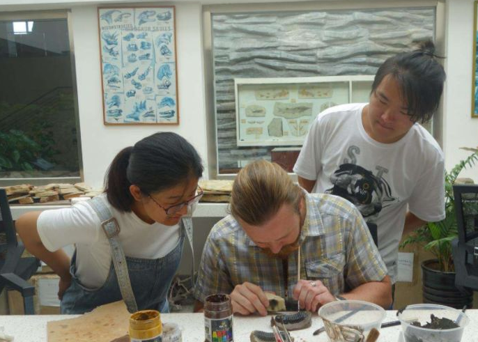 北大一专业出名了，每年招收的新生都是“独苗苗”，教授都围着转