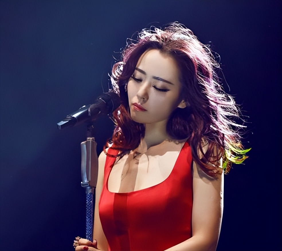 张靓颖痴情前夫15年，却被当成提款机：遇上冯柯是缘，还是劫？