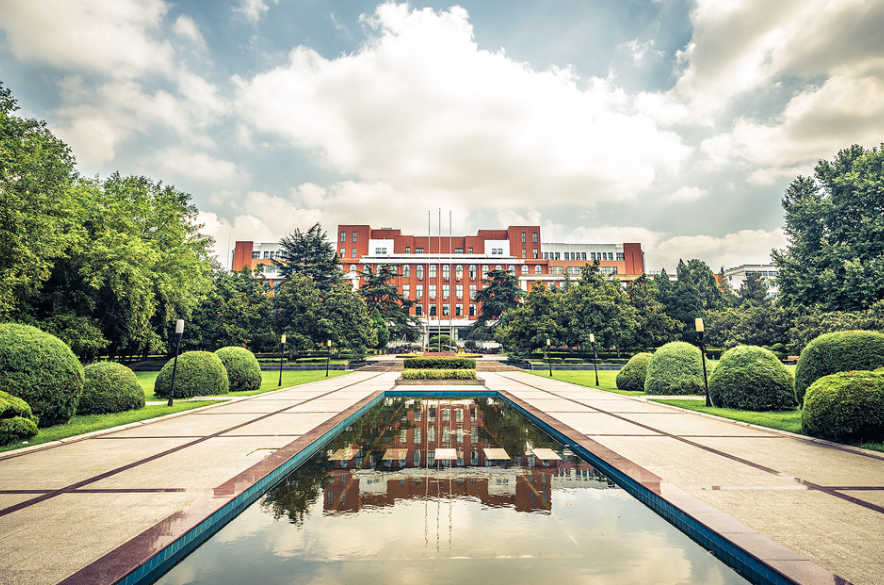 全国理工类大学排名前30强：中国科大排第一，考上“前途无量”