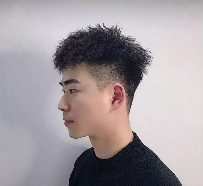 三七分发型图片(两边剃光中间留长的发型) - 赤虎壹号