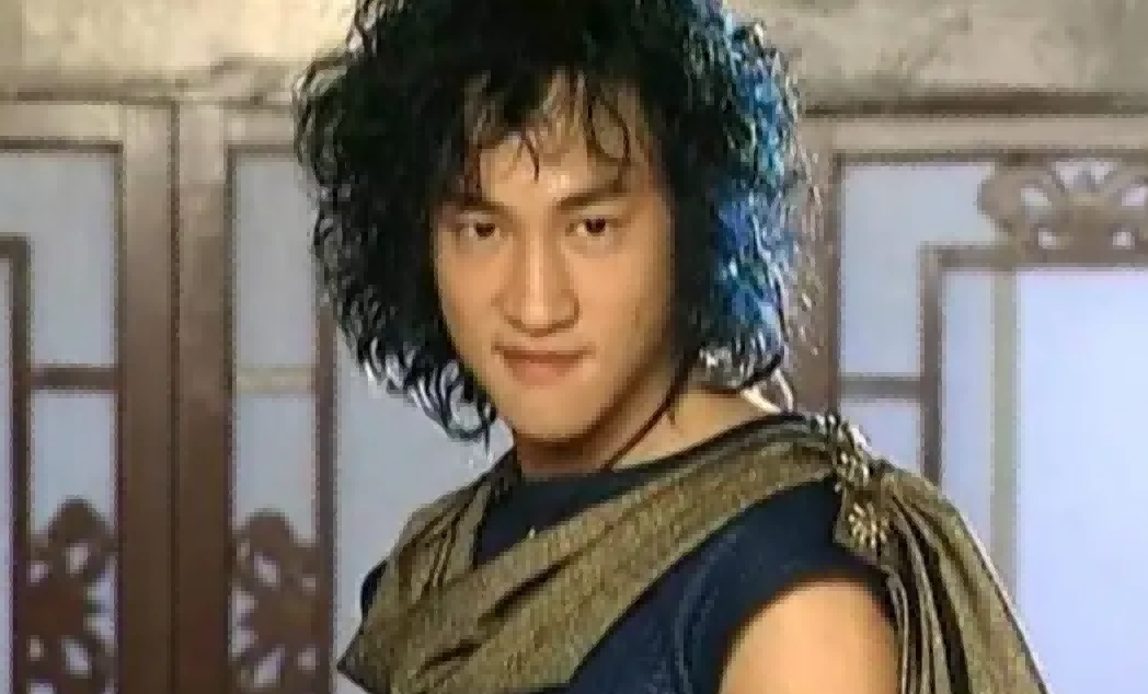 同为是“泡面头”，把张一山、肖战和张国荣放一起，差距就出来了