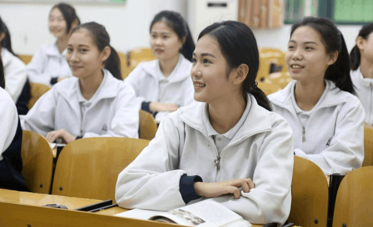 适合女生报考的4个专业，工作稳定且社会地位高，22届考生可参考