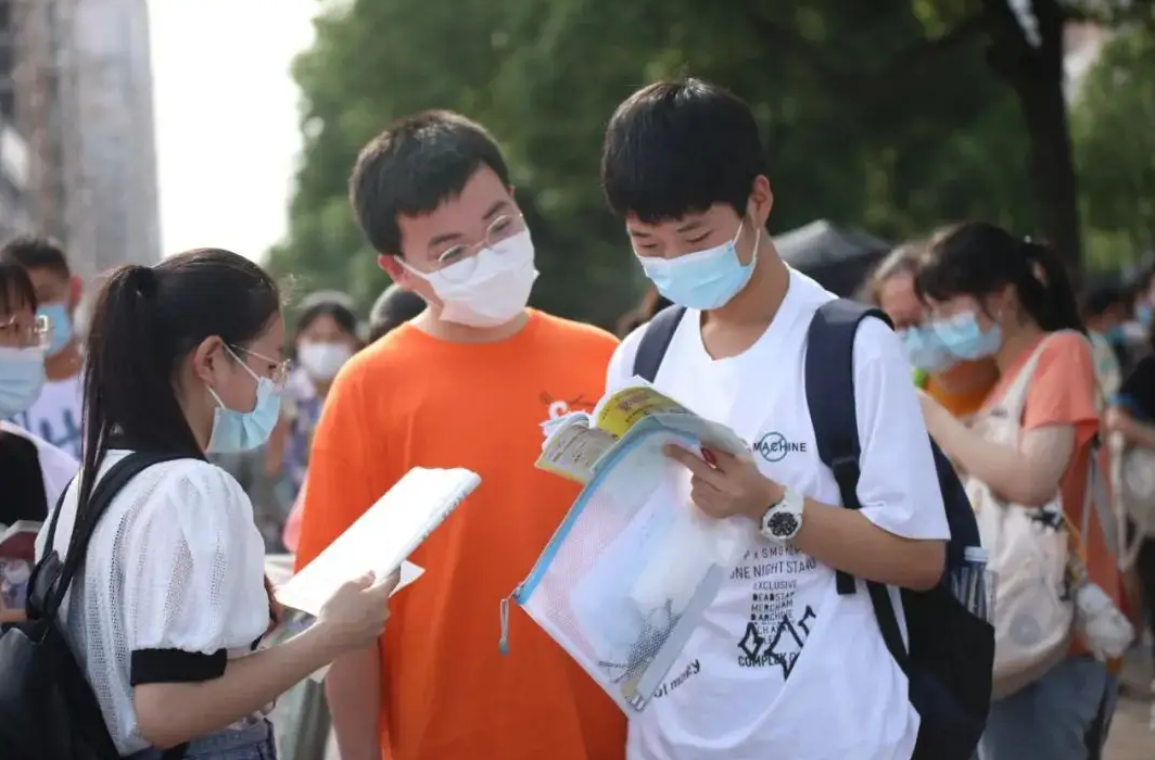 各省“高考人数”出炉，总数预计突破1100万，可谓几家欢喜几家愁