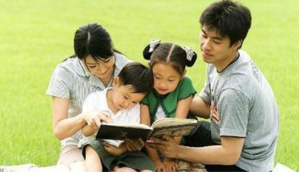 “生二胎”和“不生二胎”的家庭，20年后，各方面的差距不止一点