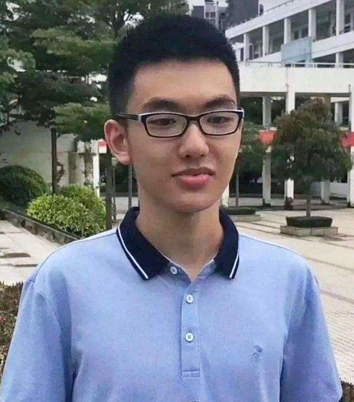 广西高考状元杨晨煜：双科满分，730分上清华，他是如何学习的？