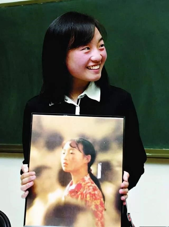 被张艺谋劝退娱圈后，转身嫁美籍华人，“谋女郎”魏敏芝怎样了？