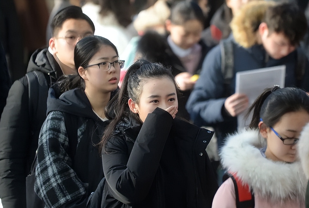 中传艺考成绩“第一”火了，颜值高且学习好，宛如小说男主角