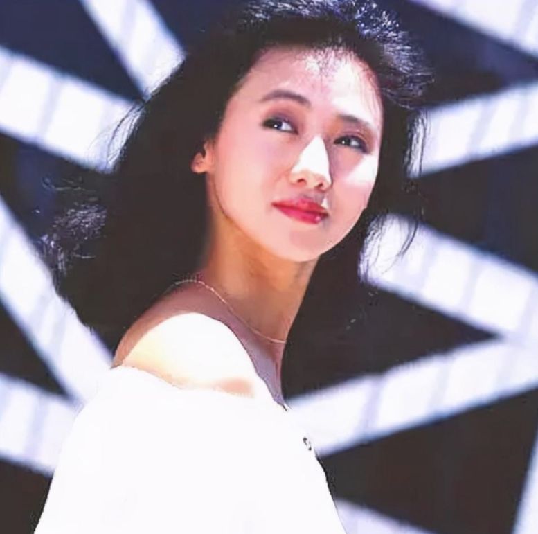 再看13位亚洲小姐：拍三级，揭丑闻，争名夺利犹如宫斗计