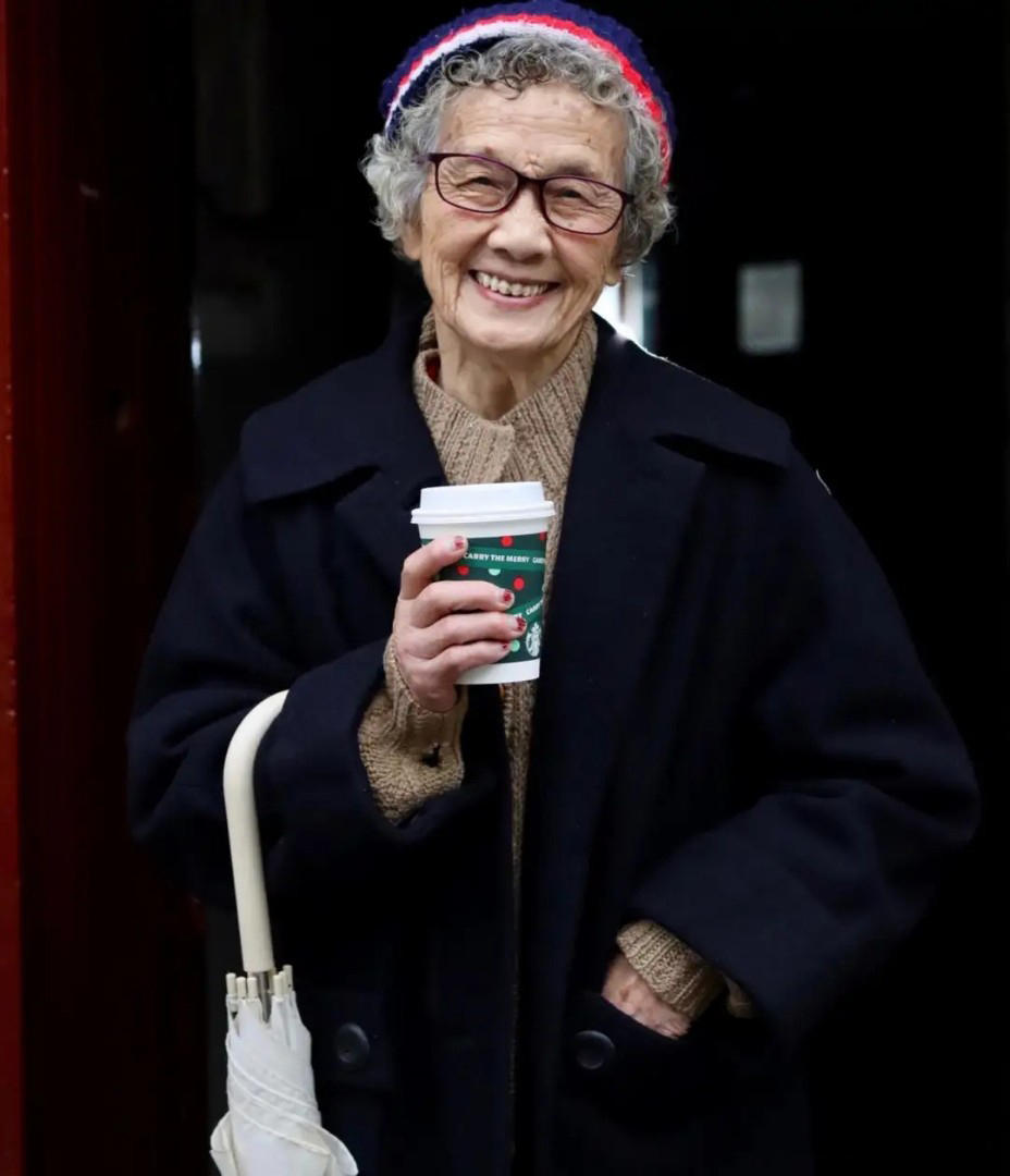 時髦的女人，從不在乎年齡！這位90歲的奶奶成了「穿搭偶像」