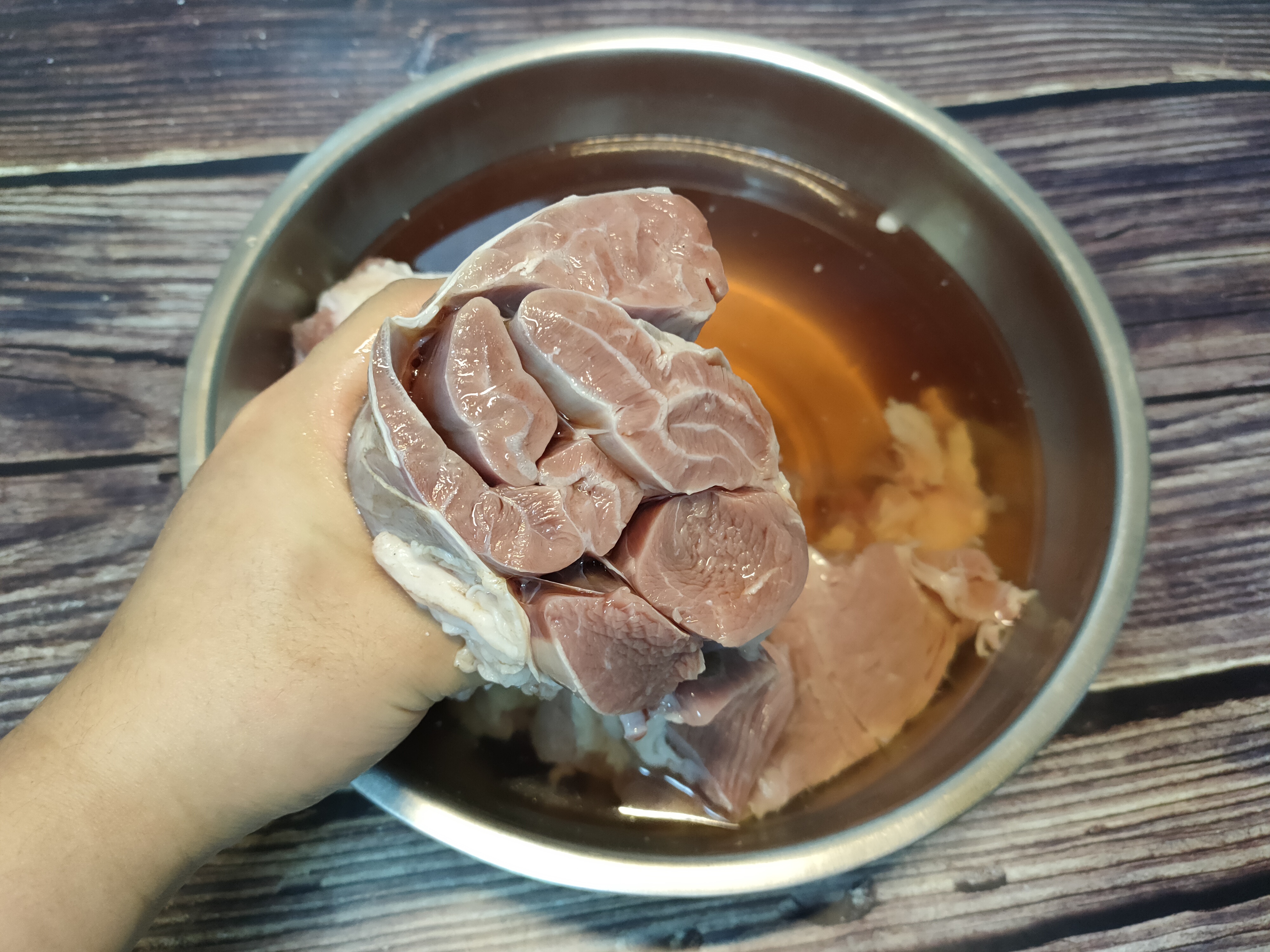 过年做酱牛肉，记住“2炒2泡”的技巧，酱香浓郁、紧实入味不散花