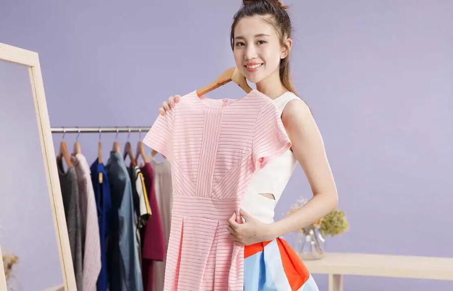 成都美女开服装店，利用“衣服免费送”，一年盈利107万，可借鉴