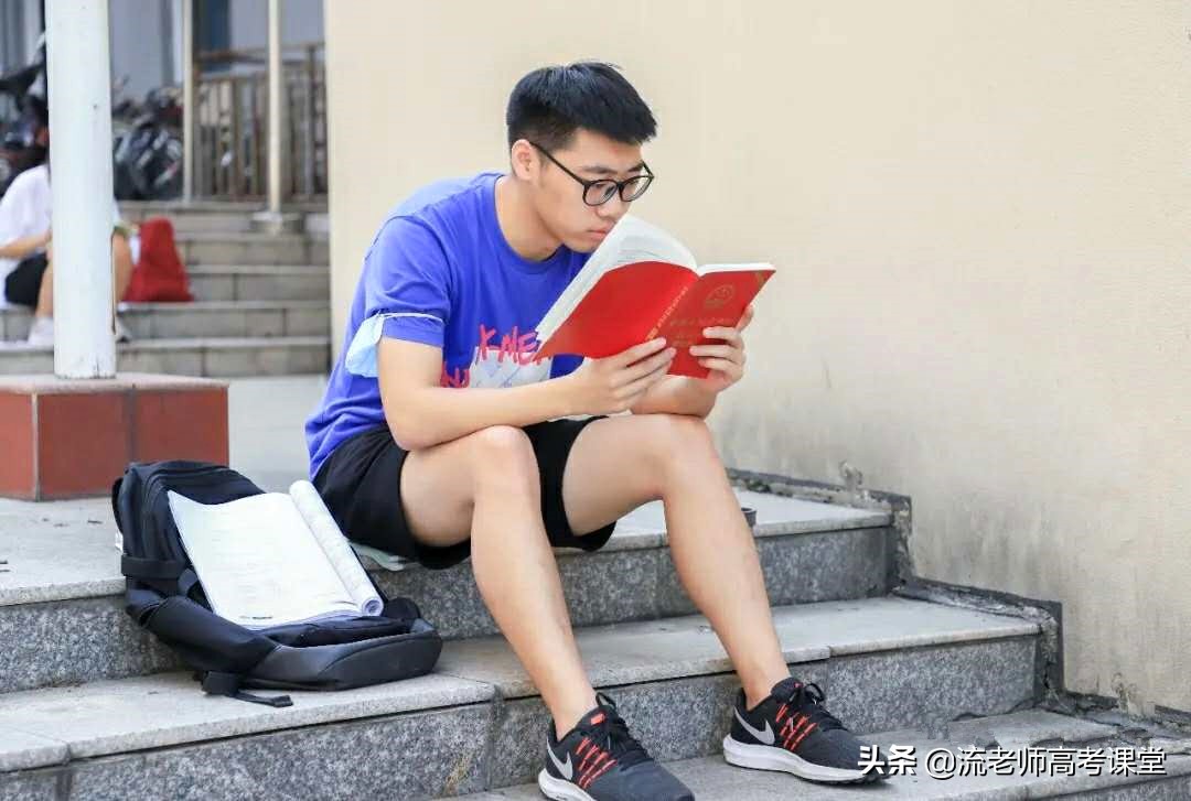 信阳师范学院一宿舍4名女生，长相甜美，才华出众，全考上研究生