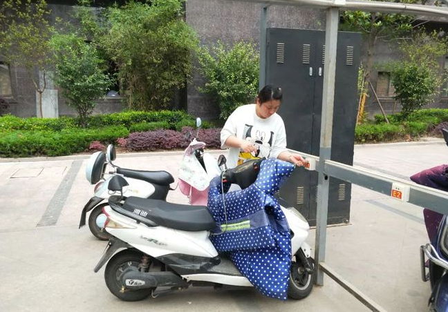 电动车“每天都充”和“用完再充”，哪个伤电池？一次性说明白