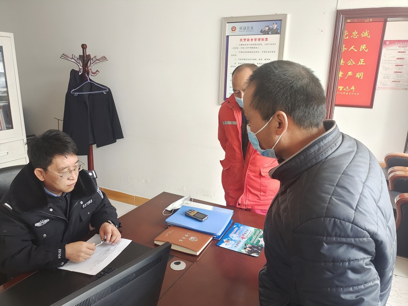靖边公安杨米涧派出所成功调解一起劳资纠纷案件