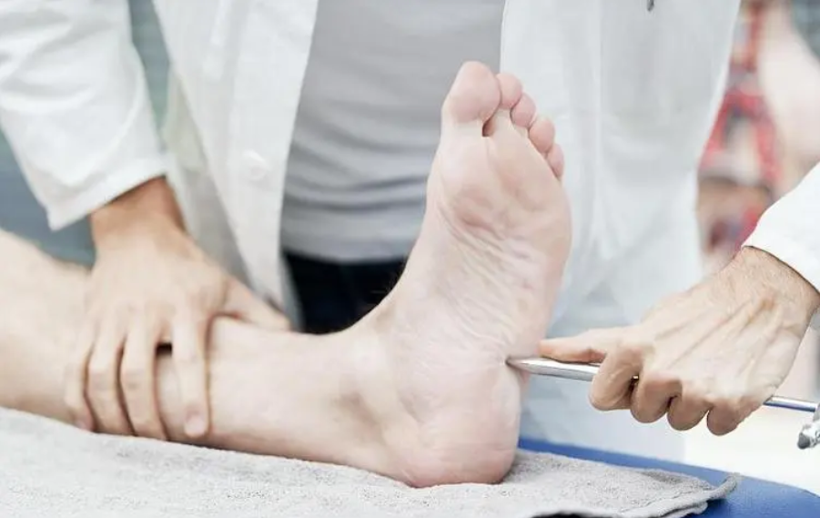 脚后跟痛？不要再忍了！医生提醒：可能与这3种疾病有关