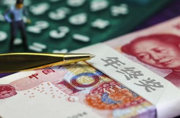 上海复旦副教授工资单火了，月工资不到1万，引热议：能活得起吗