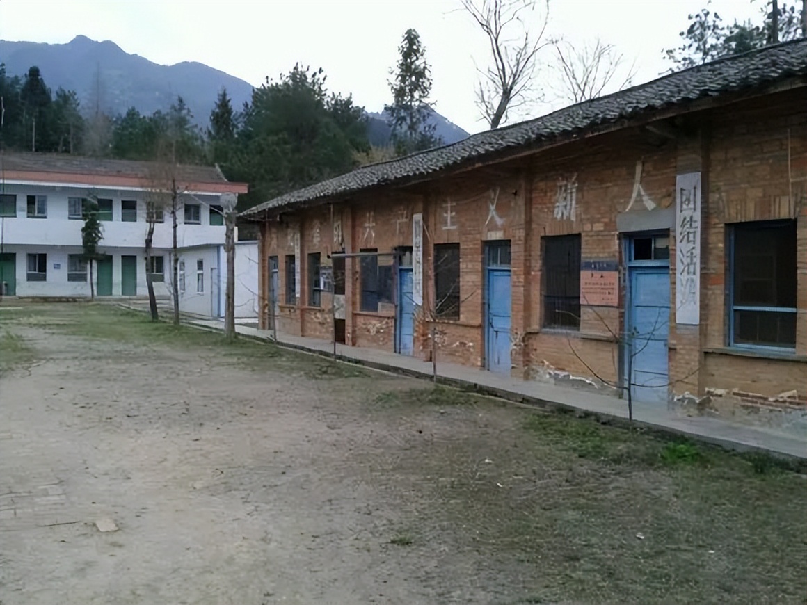 易烊千玺考编，小镇做题家却被嘲讽，这才是中国教育的悲哀