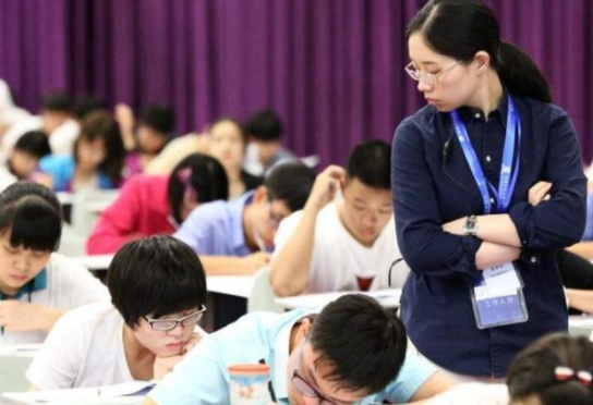 2022高考竞争或异常激烈，考生多少分有望上本科？班主任说出答案