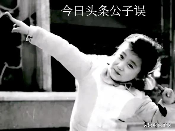 谭晶情史，青歌赛上成名，长城上开演唱会，嫁爱情高龄产子