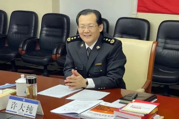 工学博士许大纯履新，成海关总署领导层最年轻的一员