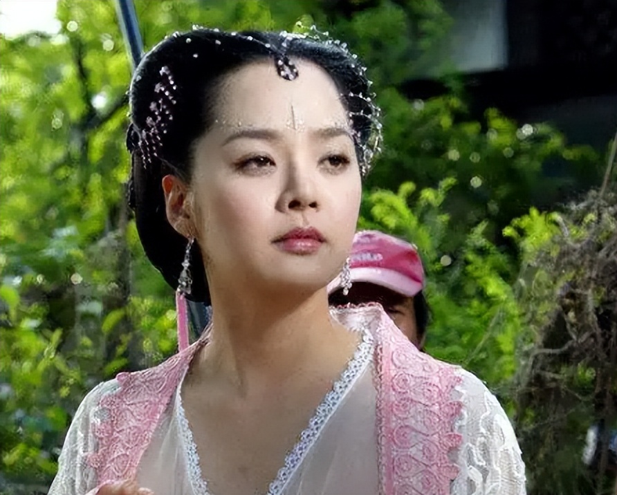 “歪瓜裂枣”别硬演公主，这9位女星告诉你，什么才叫金枝玉叶