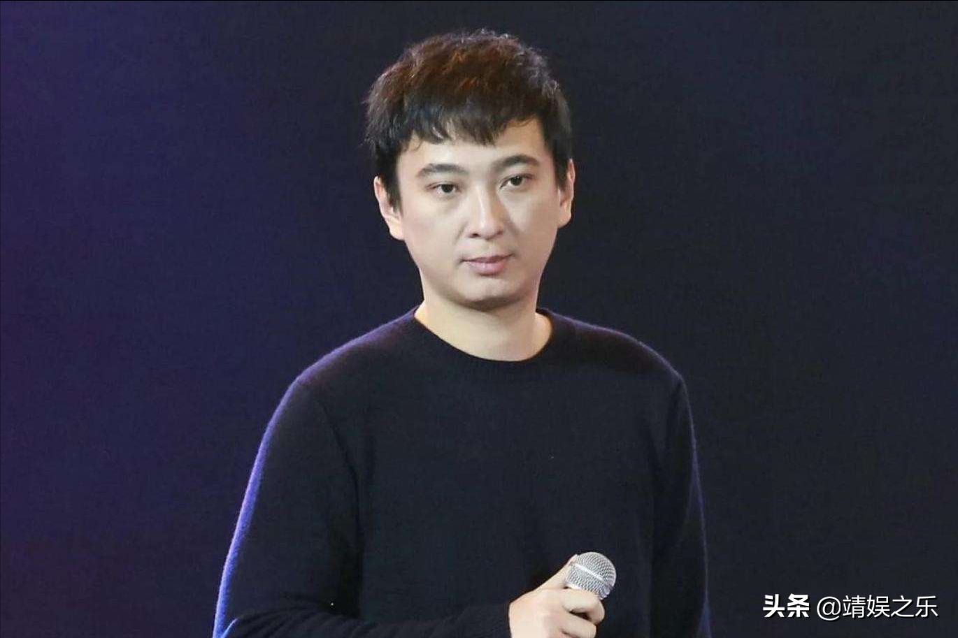 34岁王思聪三亚庆生，网红美女扎堆与其合影，排场比往年低调许多