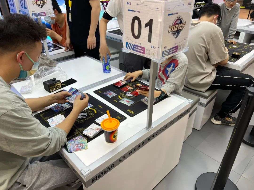 掏空小学生零花钱，这家公司利润碾压泡泡玛特｜隐形巨头