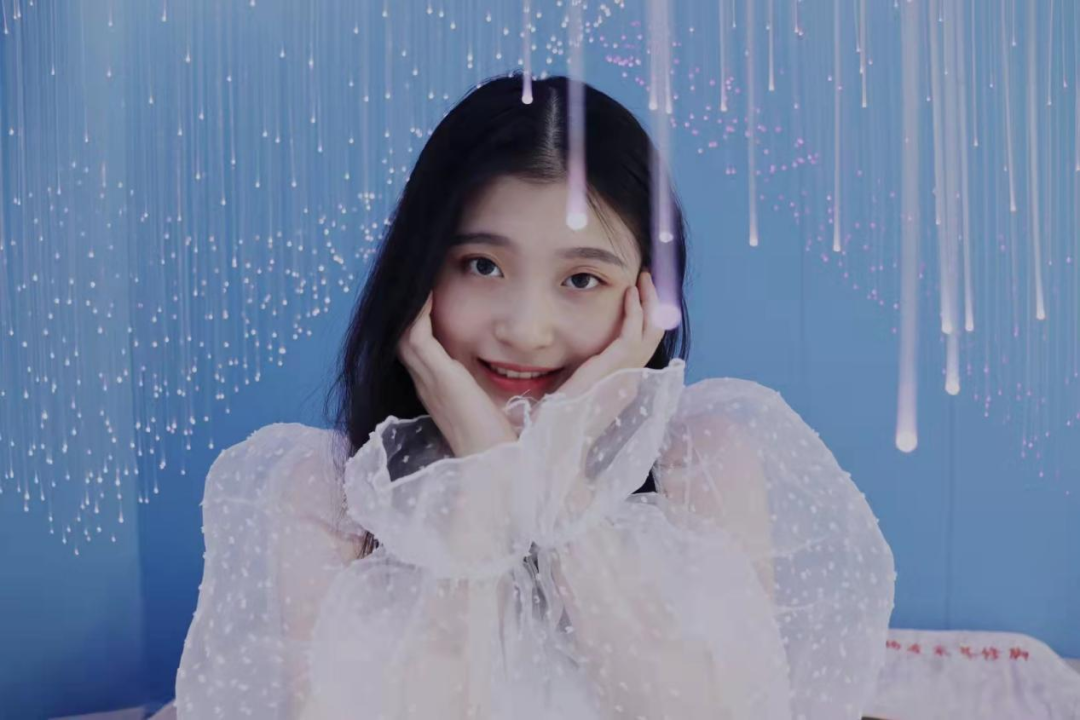 气质突出！江苏女神学霸：高分“跨考”北大，奖学金拿到手软