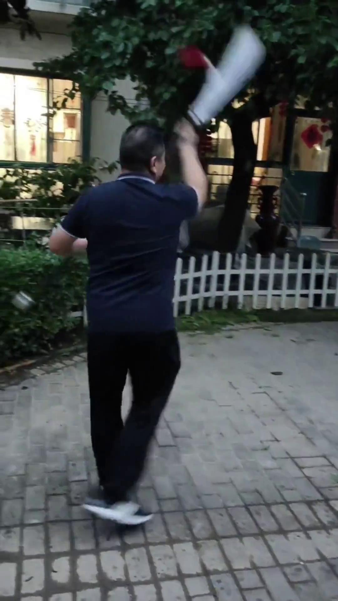 戏剧演员汪珂突发心脏病去世，终年54岁，系刘忠河大女婿及接班人